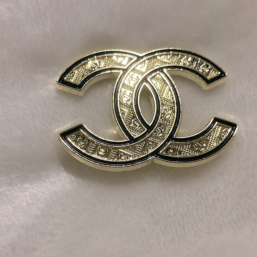 NEW Beautiful brooch pin
